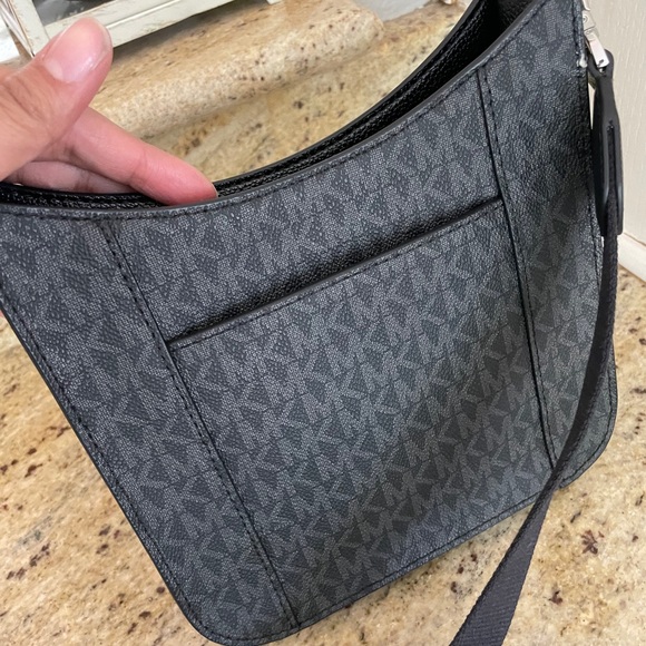 New Mk crossbody 🖤 - Picture 3 of 7